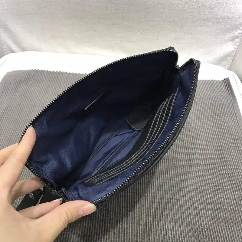 G*u*i bags 1917m0060