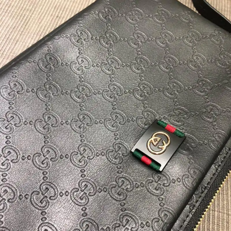 G*u*i bags 1917m0061