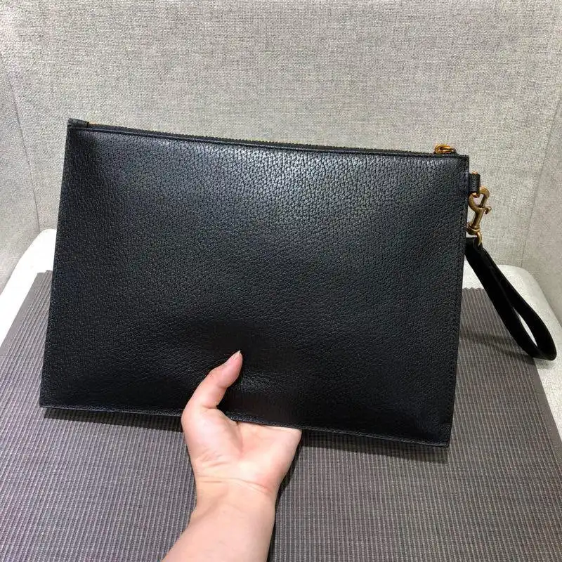G*u*i bags 1917m0062