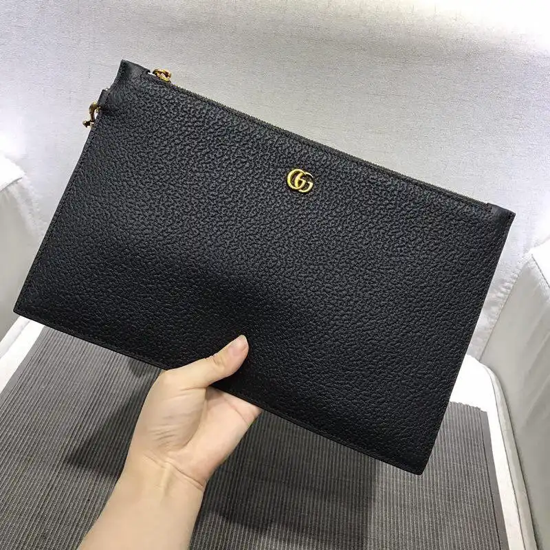 G*u*i bags 1917m0065