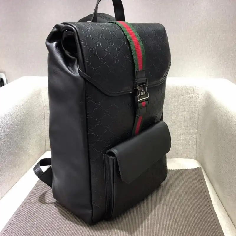 G*u*i bags 1917m0068