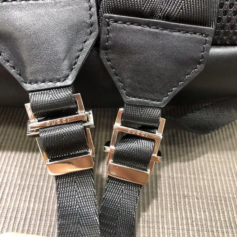 G*u*i bags 1917m0068