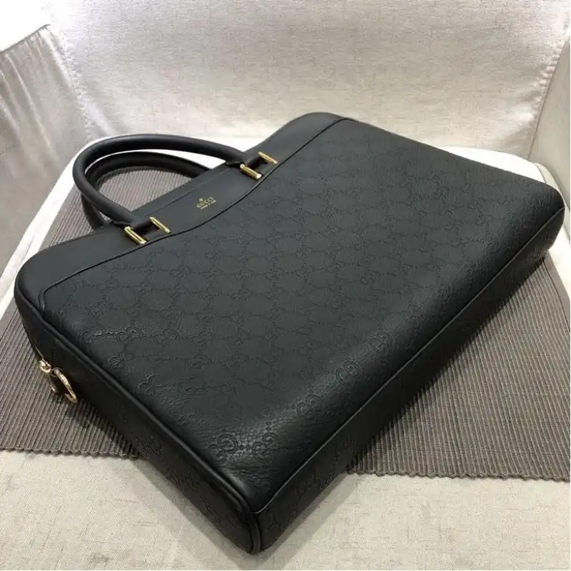 G*u*i bags 1917m0070