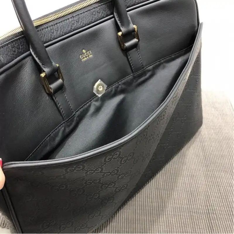 G*u*i bags 1917m0070