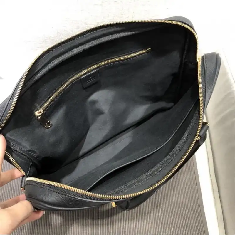 G*u*i bags 1917m0070