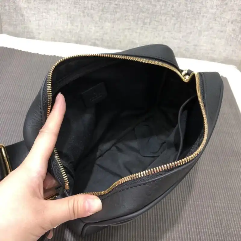 G*u*i bags 1917m0071