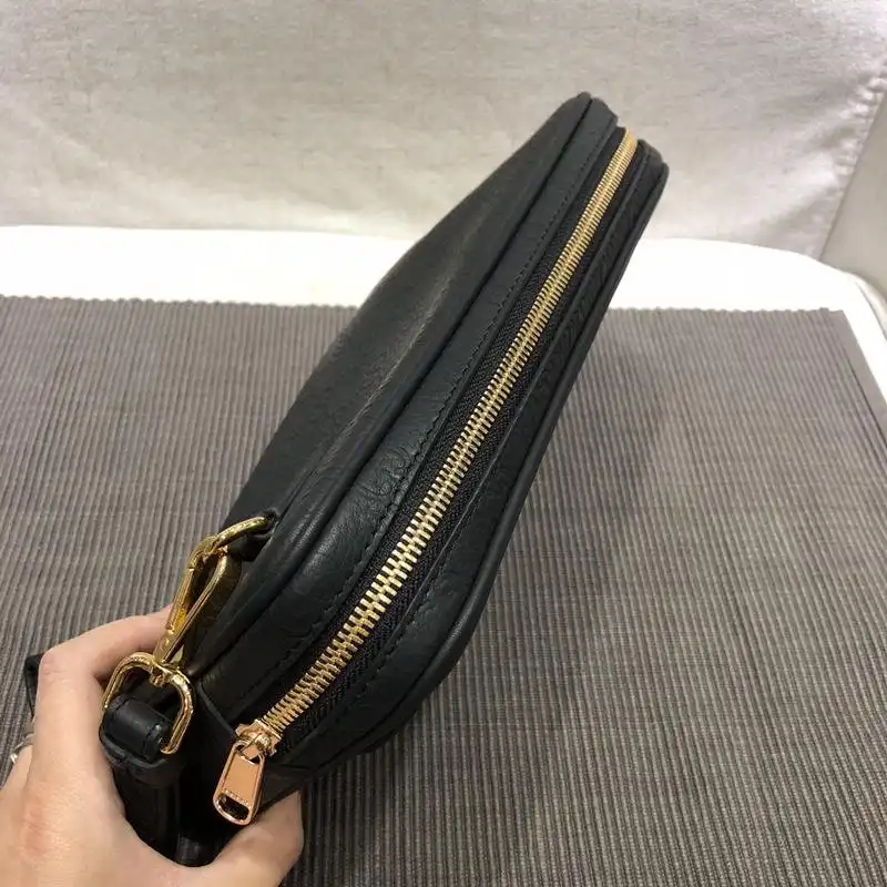 G*u*i bags 1917m0073