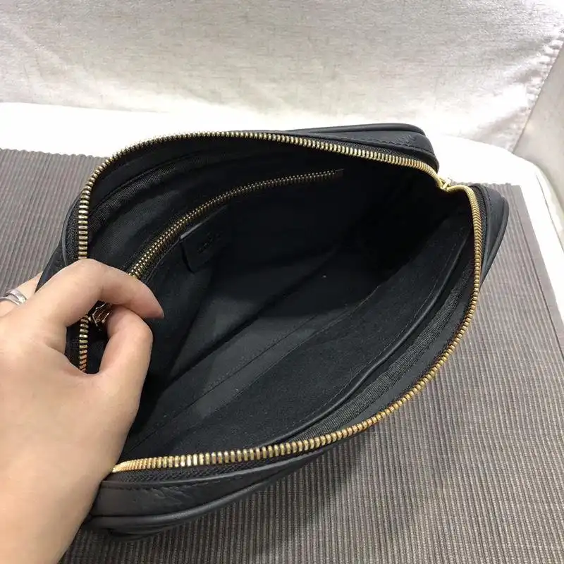 G*u*i bags 1917m0073
