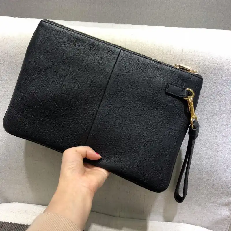 G*u*i bags 1917m0074