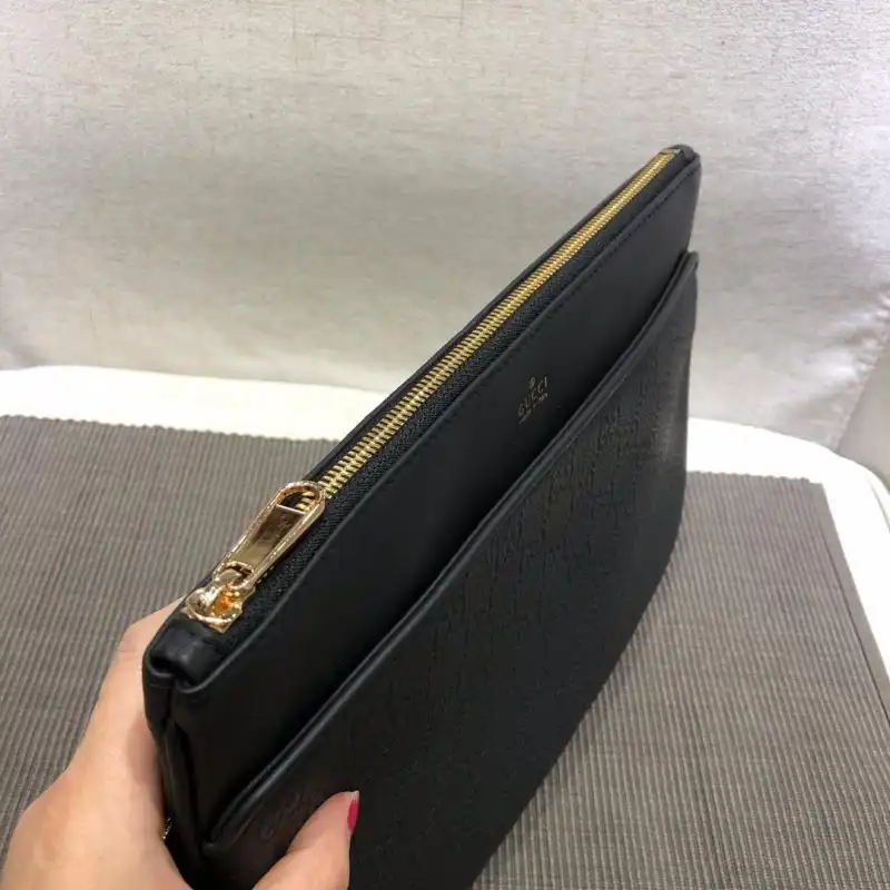 G*u*i bags 1917m0074
