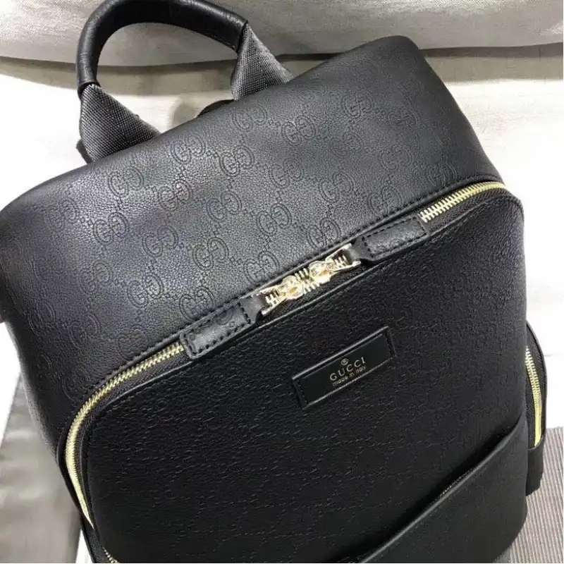 G*u*i bags 1917m0075