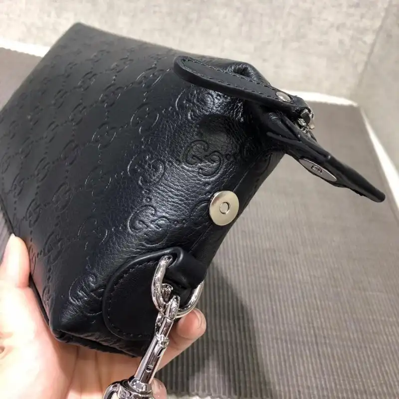G*u*i bags 1917m0080