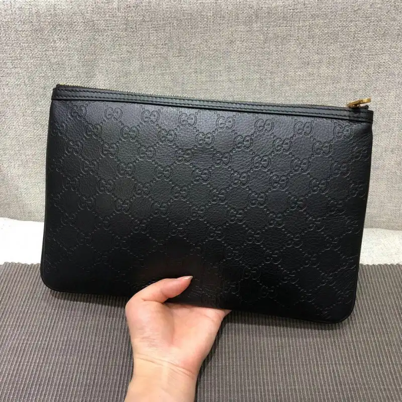 G*u*i bags 1917m0081