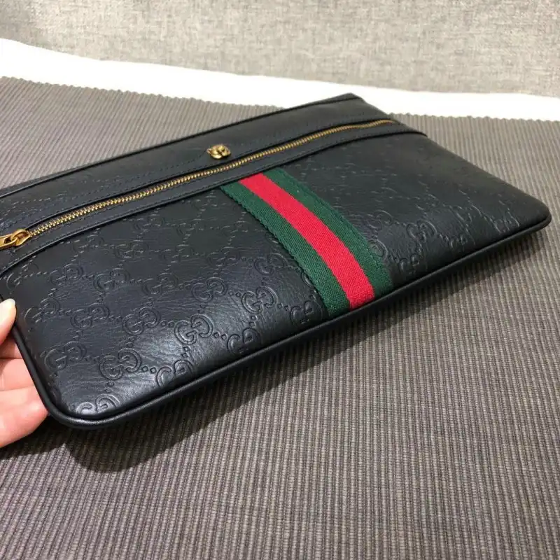 G*u*i bags 1917m0081