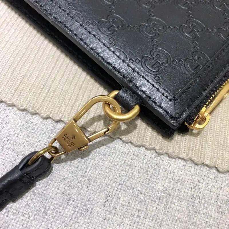 G*u*i bags 1917m0146