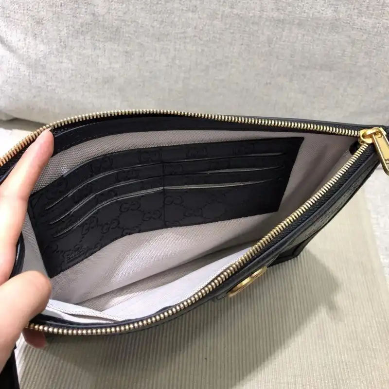 G*u*i bags 1917m0146
