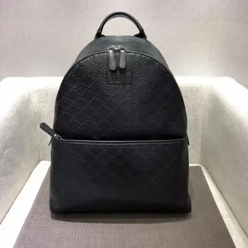 G*u*i bags 1917m0066