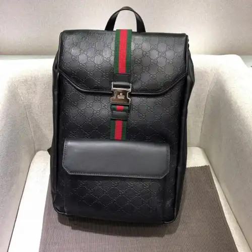 G*u*i bags 1917m0068