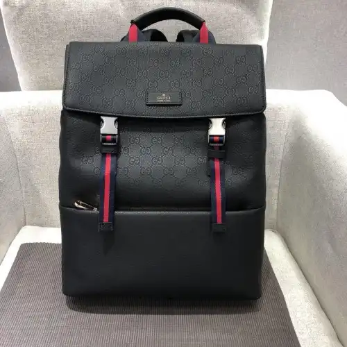 G*u*i bags 1917m0069