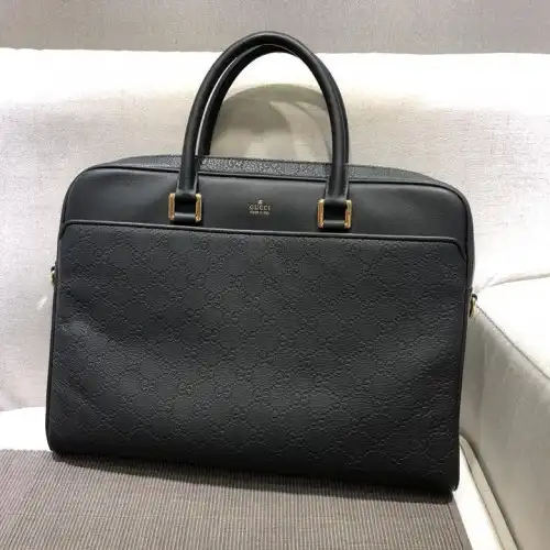 G*u*i bags 1917m0070