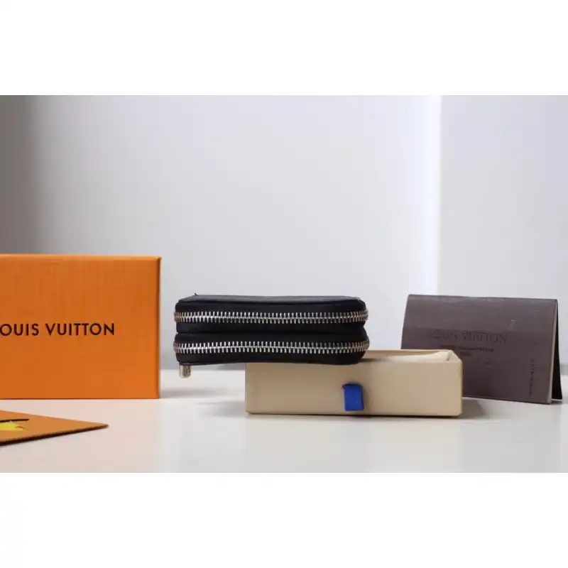 LV Bags 19B570081