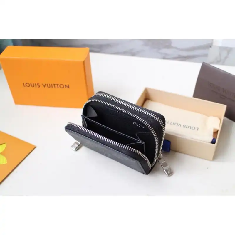 LV Bags 19B570081