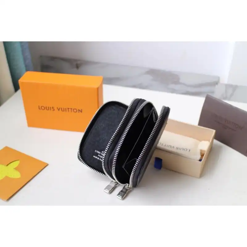 LV Bags 19B570081