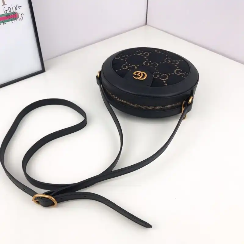 G*u*i bags 19b57g0082