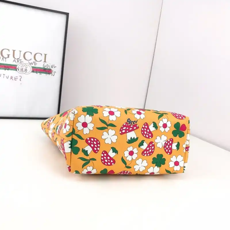 G*u*i bags 19b57g0107