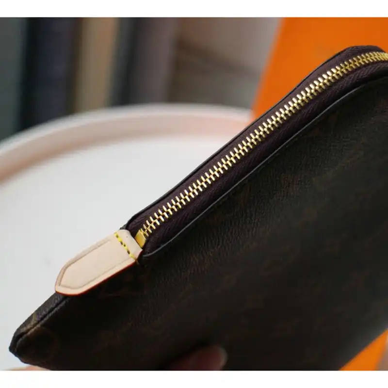 LV Bags 2010B570044