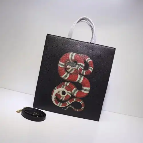 G*u*i tote bags 19gm0002