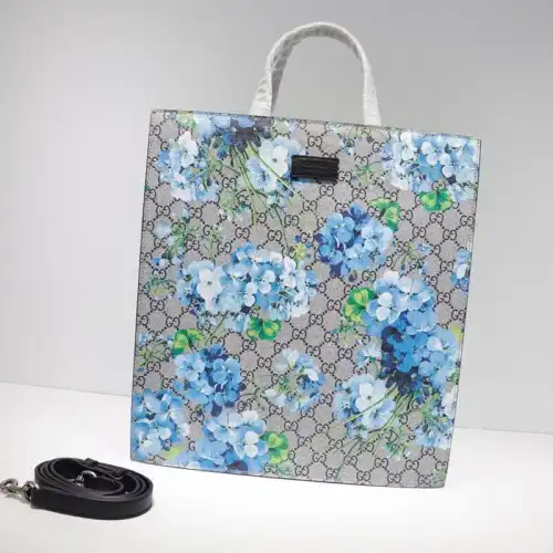 G*u*i tote bags 19gm0004