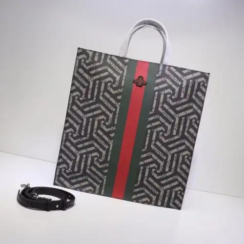 G*u*i tote bags 19gm0010