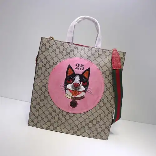 G*u*i tote bags 19gm0013
