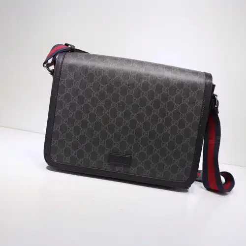 G*u*i messenger bags 19gm0015