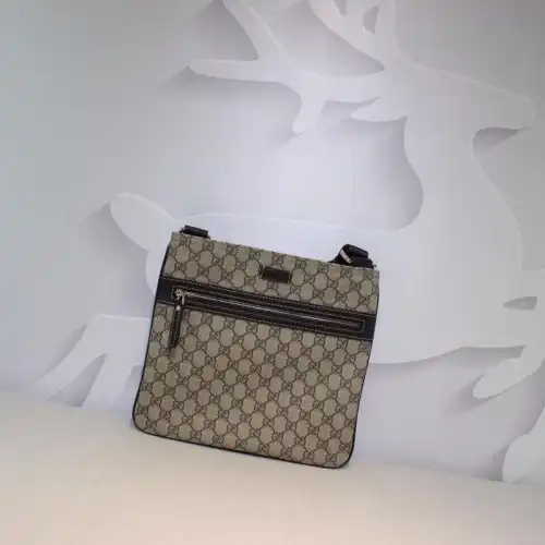 G*u*i messenger bags 19gm0034