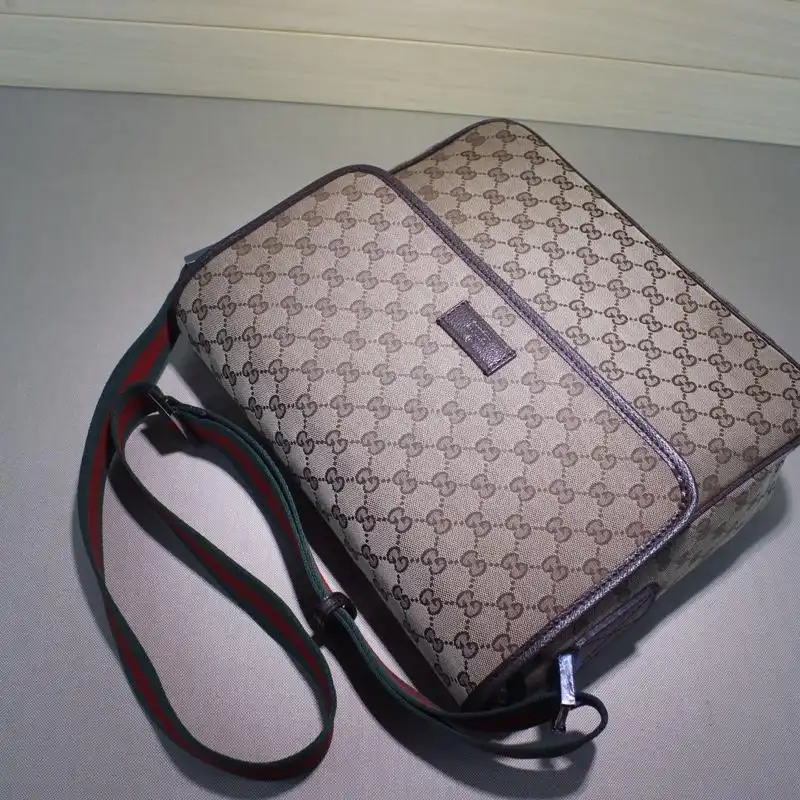 G*u*i messenger bags 19gm0064