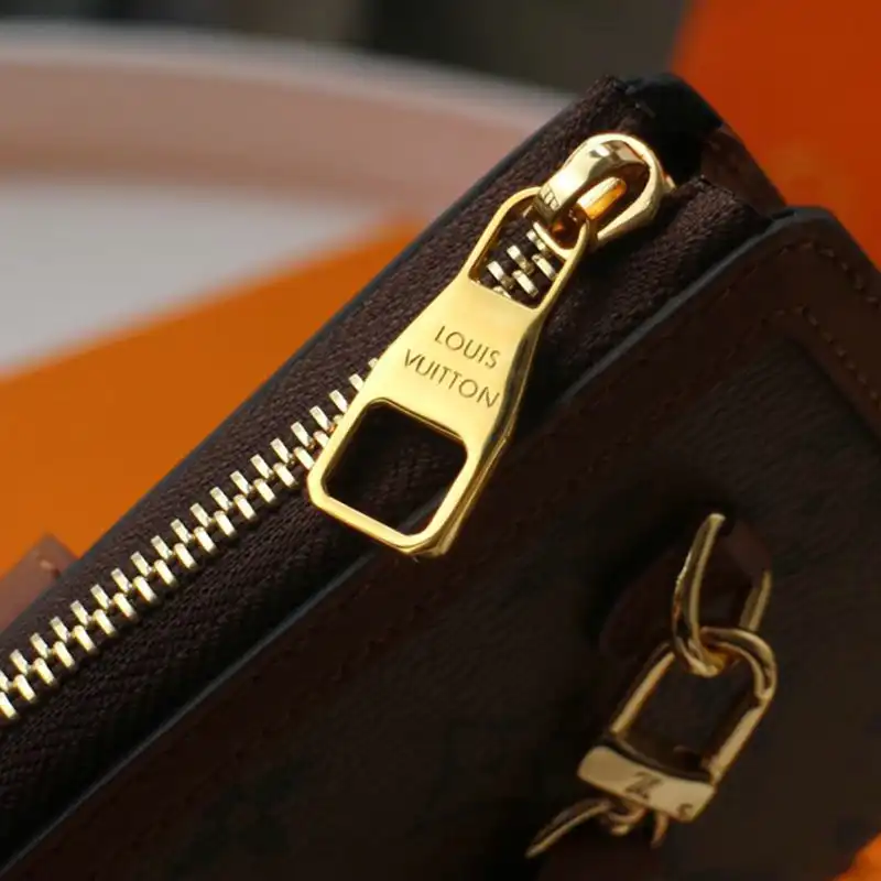 LV Bags 208B570038