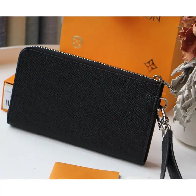 LV Bags 208B570107