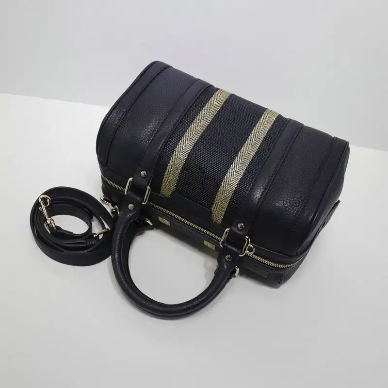 G*u*i bags 204b570087