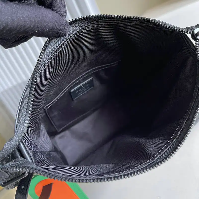 LV Bags 2106DJ0008