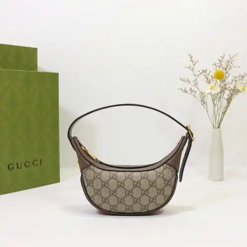 G*u*i bags 2106dj0040