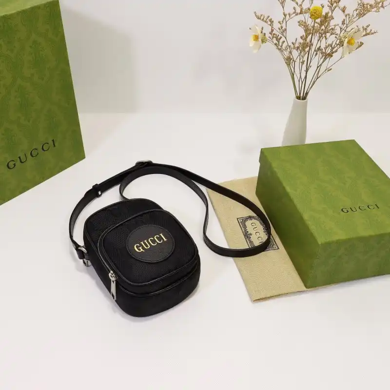 G*u*i s bags 2108dj0022
