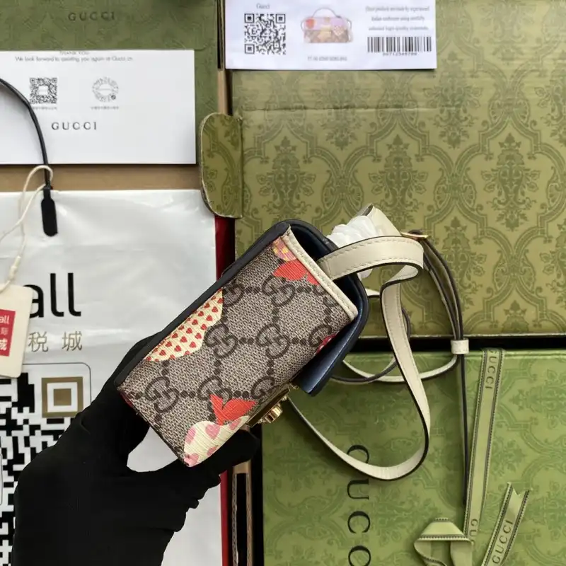 G*u*i s bags 2108ya0071