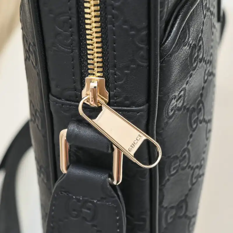 G*u*i s bags 2110yz0021