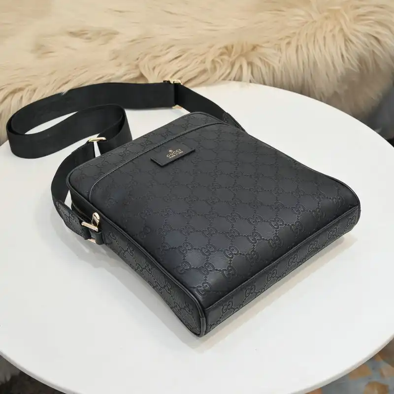G*u*i s bags 2110yz0021