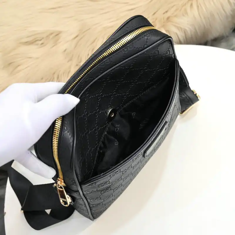 G*u*i s bags 2110yz0021
