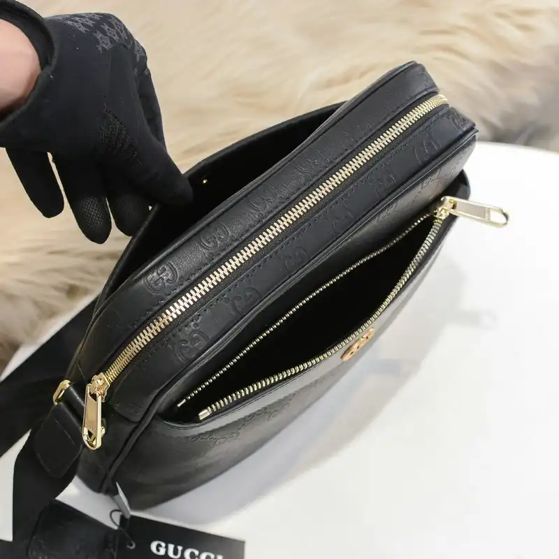 G*u*i s bags 2110yz0022