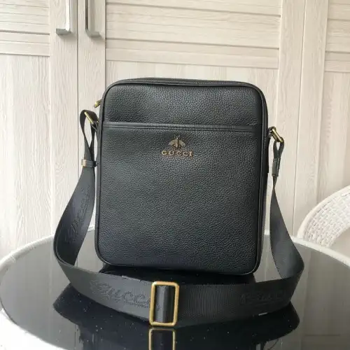 G*u*i s bags 2110yz0043