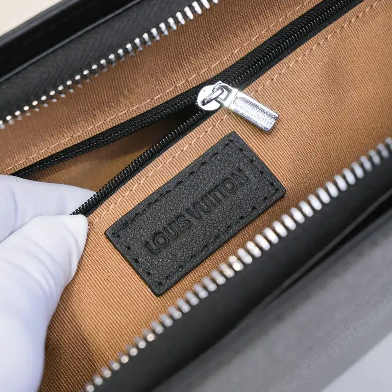 LV Bags 2111YZ0055